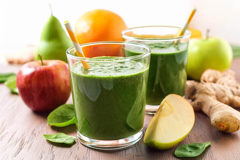 Frullato detox di spinaci e frutta