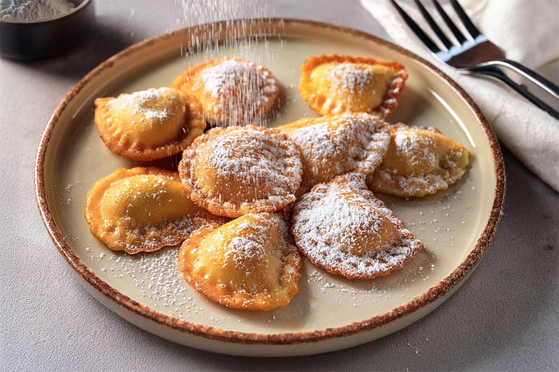Ravioloni dolci di Carnevale