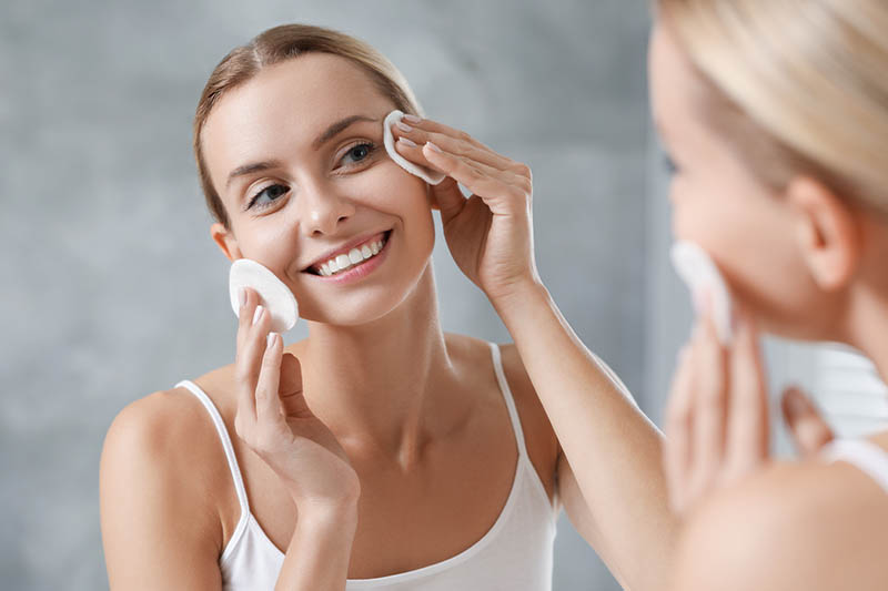 Olio serale per la pulizia viso